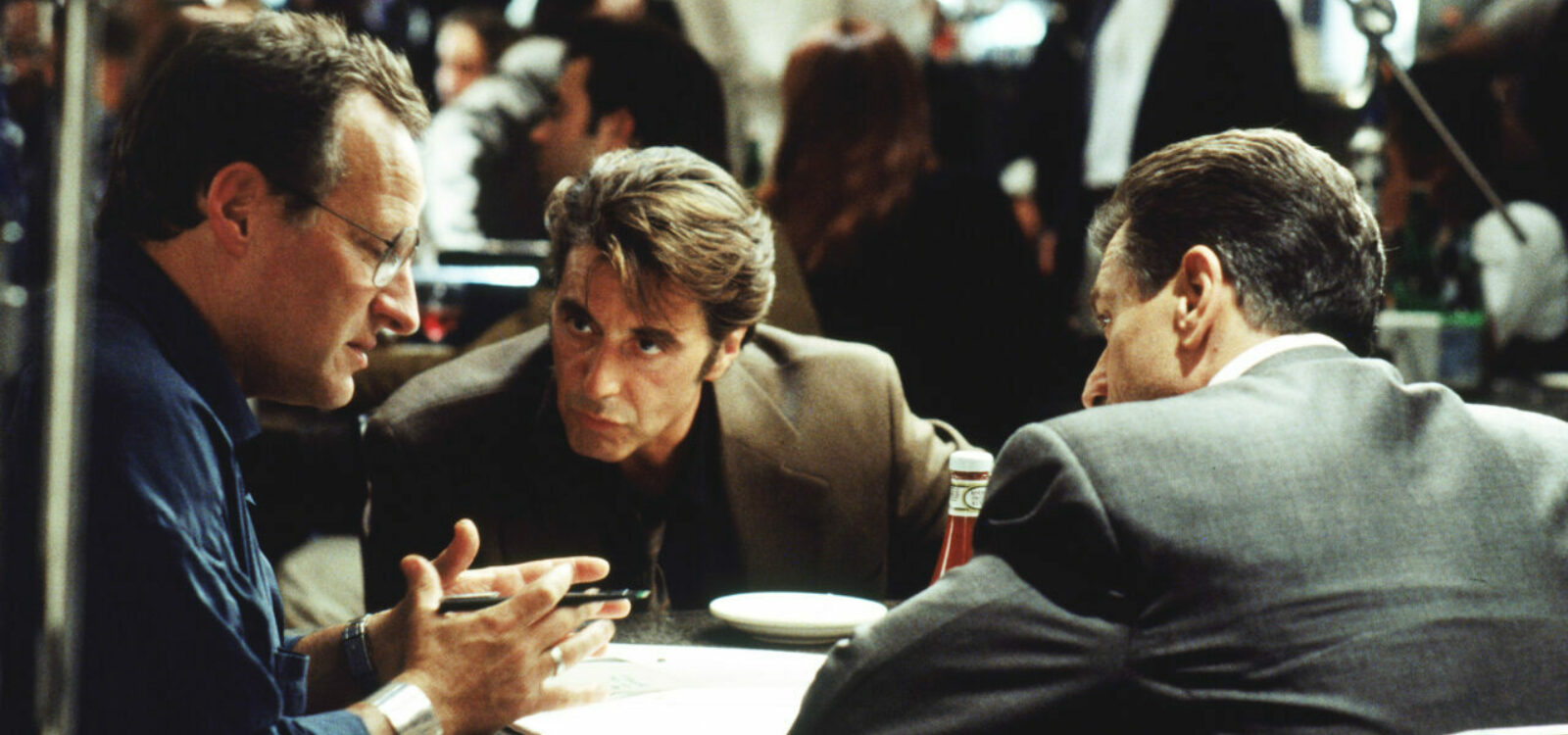 Michael Mann on the set of Heat with Al Pacino and Robert De Niro